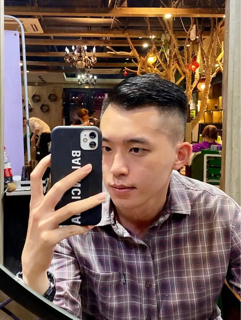 男生"美人尖"油头体验 好看的头发果然不是剪出来的是吹出来的 今天剪