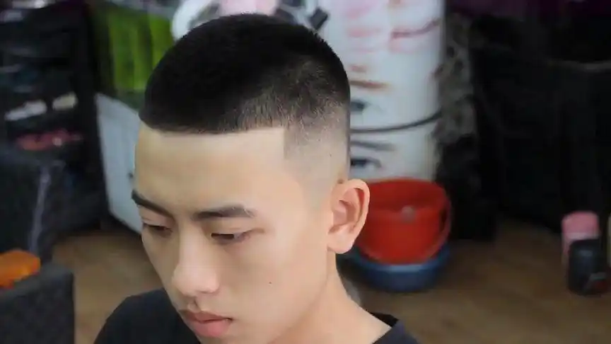 很帅气的男士"圆寸头"发型,实用好打理,吹干就有型