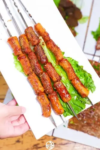 烤板筋个头不小,吃起来很有韧劲.