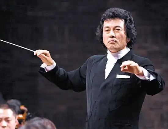 指挥家咸信宜(资料图片)