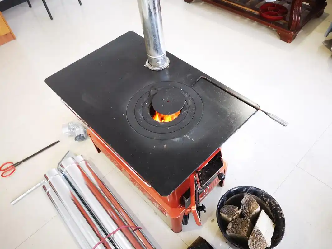 农村冬天室内取暖炉火炉子