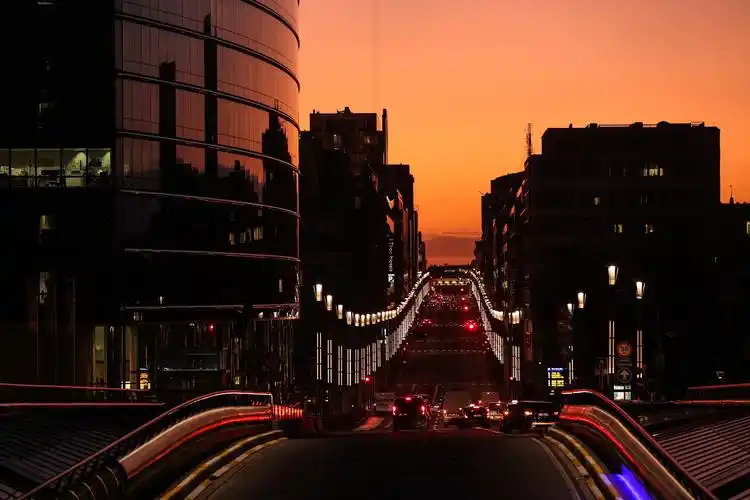 这是9月17日傍晚拍摄的比利时首都布鲁塞尔城市景观.