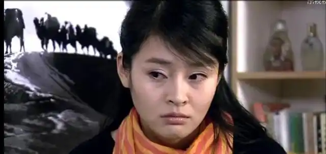 佟多多成年的扮演者于明加,经常与父母对着干,后来与父母和好,与庄狗