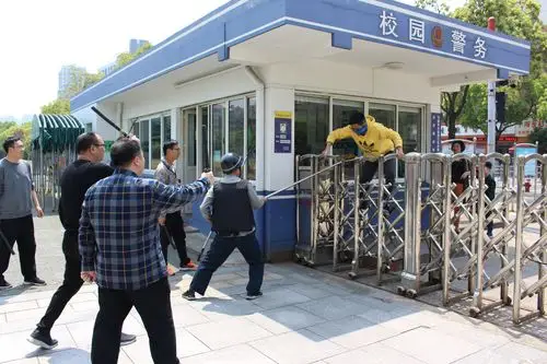 江北区实验小学进行防恐反恐应急演练活动