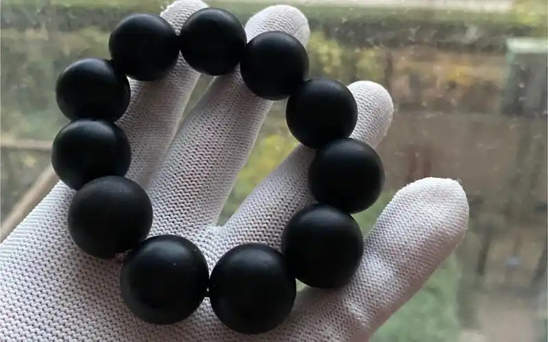 天然和田玉墨玉大珠子手串,卡18的珠子,新疆墨玉,不是广西墨玉,有一颗