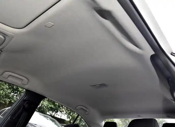 卡罗拉降至7.38万起,标配l2级驾驶辅助,低配塑料方向盘织物座椅