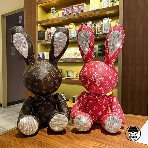 加爱镶钻lv兔子公仔充棉摆件网红兔子爪机娃娃玩偶家居装饰加小香风
