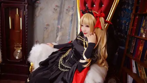 cos:红玫瑰,金黄发,这就是艾蕾.