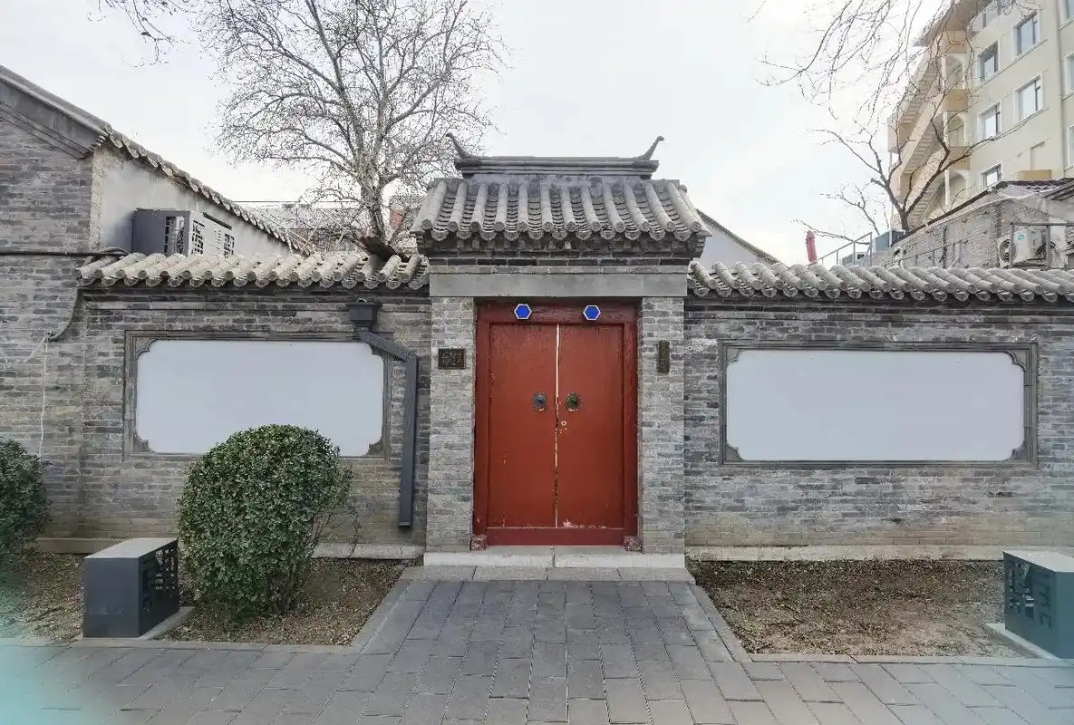 东四十条临主街小四合院