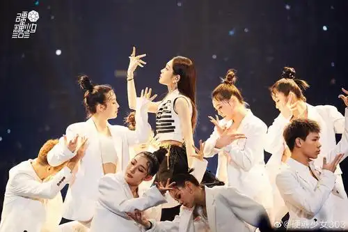 【物料帖】官博更新希林《金曲青春》定妆照拍.