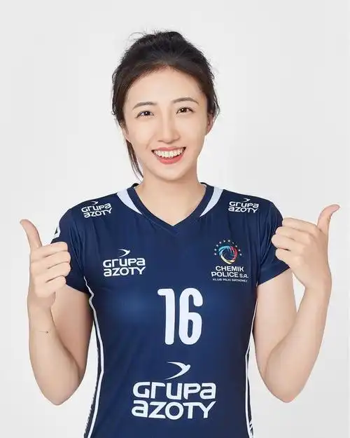 中国女排二传丁霞首次留洋飞往波兰干活去了