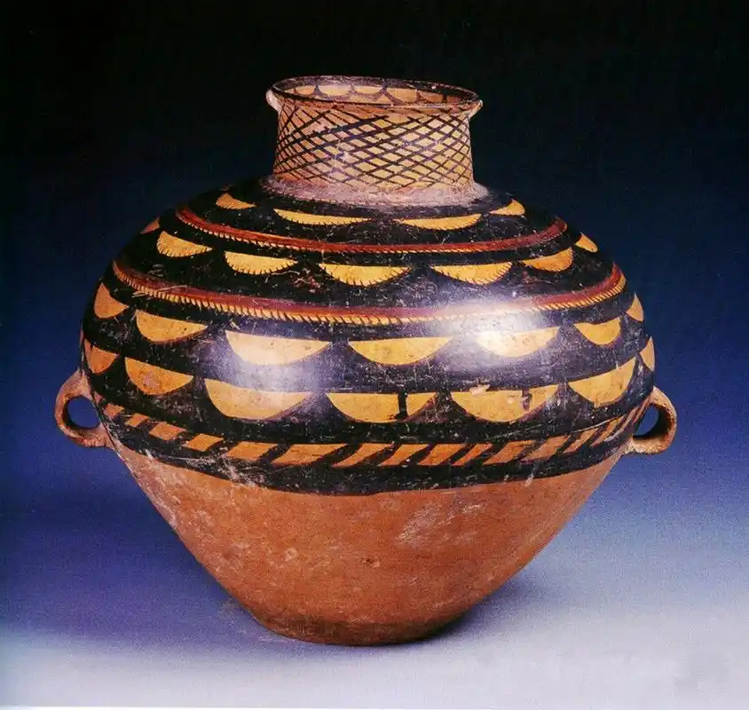 昨天分享了一组新石器时代陶器,今天继续专题分享一下马家窑文化彩陶