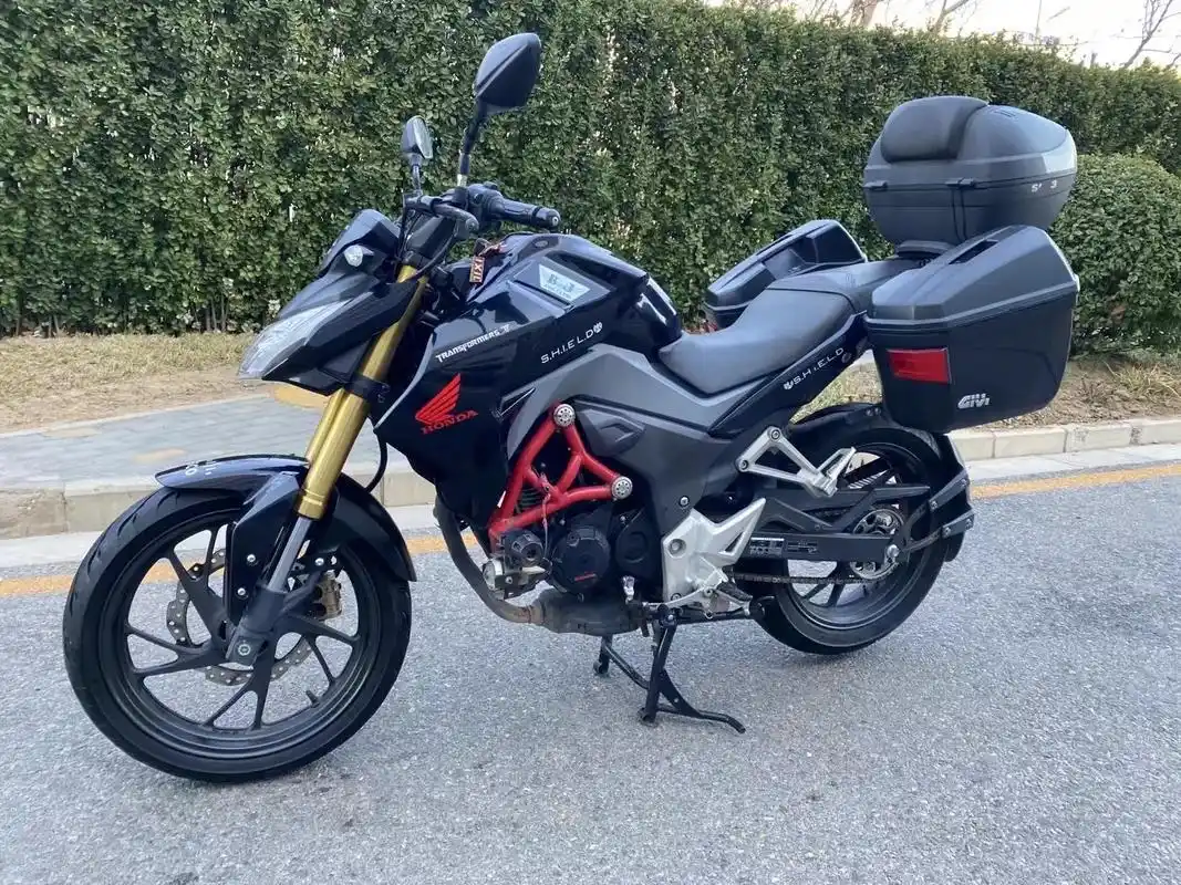 16年京b本田190r ,实表23000km,验车保险齐全,改装护杠
