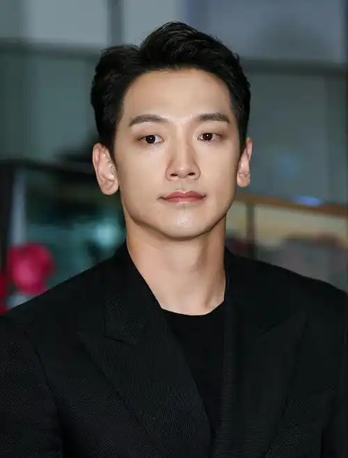 韩国男明星小鲜肉发型 韩国包子脸男明星从帅气小鲜肉变成"发面馒头"