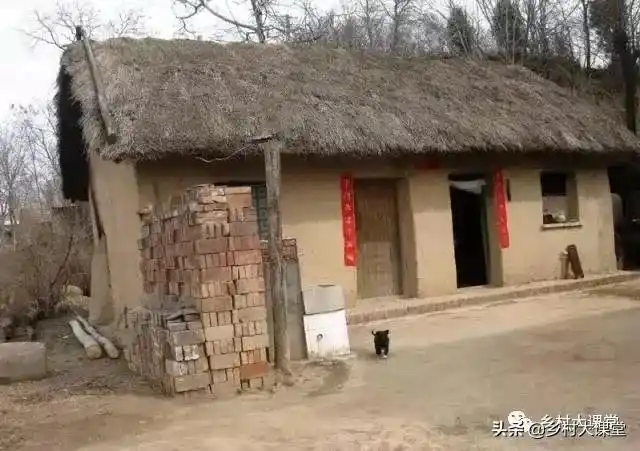 的场景70年代人的健身方式工人们在休息的场景70年代农村的堂屋的摆