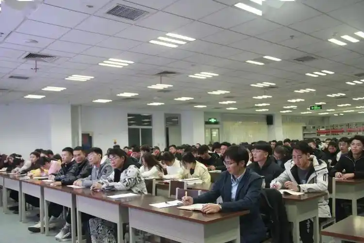 讲座| "高校学生干部的历史使命和责任担当"主题讲座