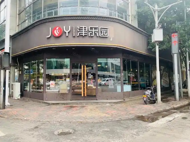 【14图】东丽把角旺铺~弧形13米面宽~年租18万~有房本~随时可看!