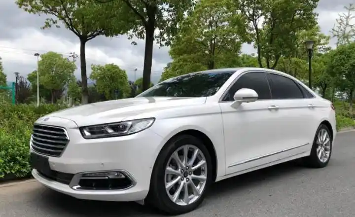 福特 金牛座 2.7gtdi 旗舰型 白色 手自一体