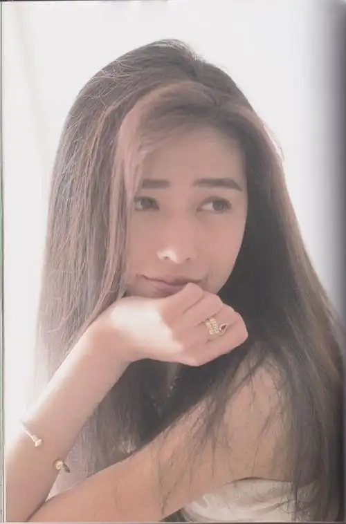 49岁工藤静香晒比基尼照 小腹平坦美腿修长无赘肉