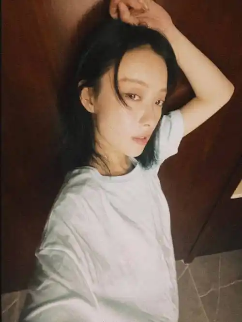 倪妮晒怼脸自拍照 淡妆出镜气质绝佳_埃及_新闻_华人头条