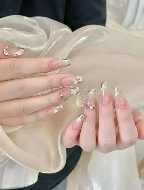 100 款显白显嫩夏日美甲!一口气挑到爽!