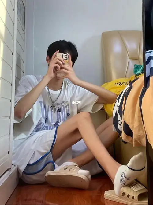 无滤镜下男高中生的腿