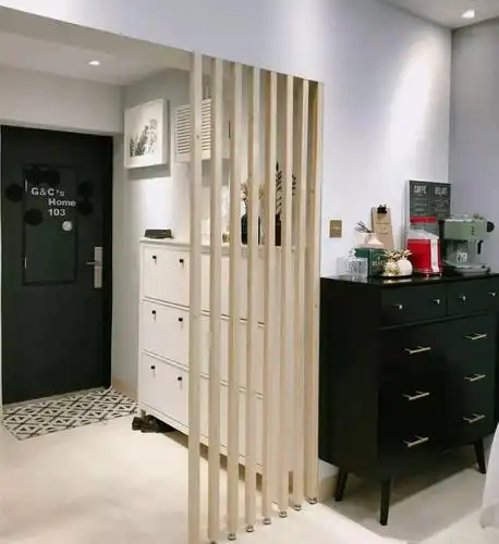 玄关隔断设计可以很好的保持居家空间私密性,避免外人一进门就对