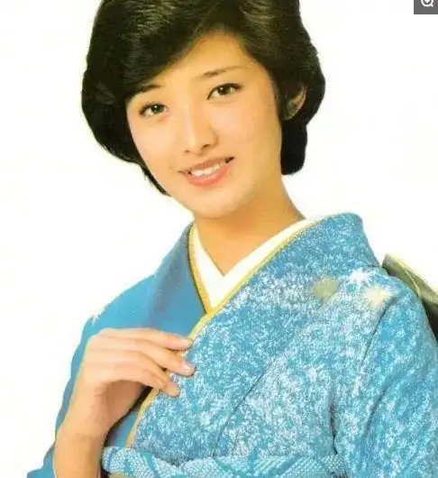 60岁山口百惠近照曝光一代女神身材发福与年轻时恍若两人