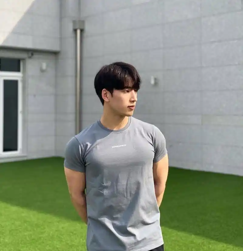 韩国肌肉帅气小哥走红,简直太撩了 男生写真|肌肉模特|健身日记|帅哥