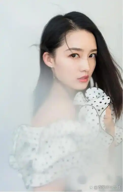 李沁的父亲是一名工程师,母亲则是一名医生.