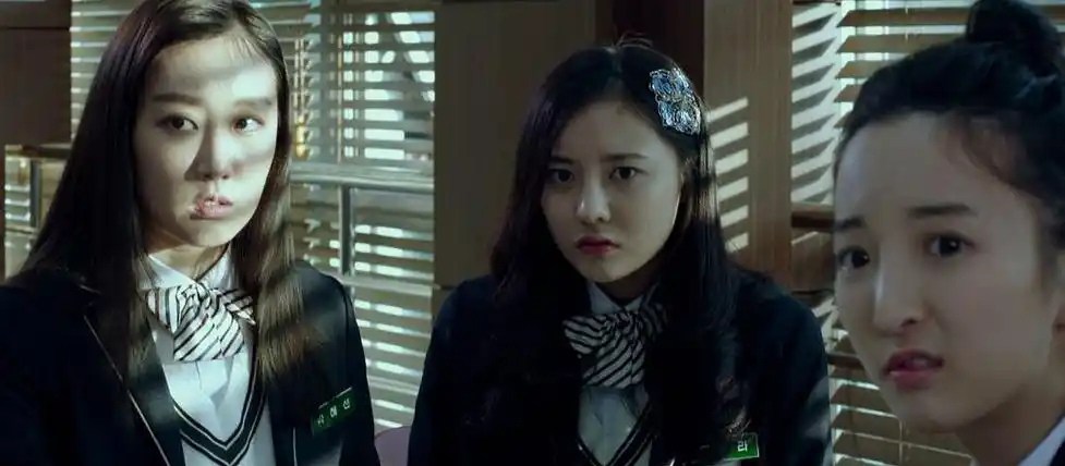 韩国电影《蚯蚓》,比鬼怪更可怕的是什么?