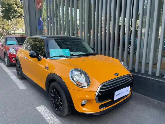 图一【车辆信息】mini f55 fun【表显里程】23010公里【车辆价格】18.