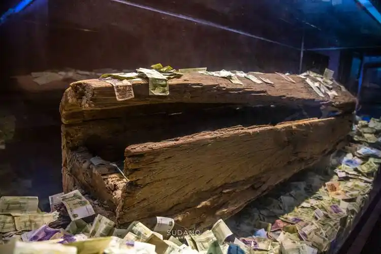 原创1989年重庆奉节的一个采药人发现悬棺三峡悬棺的千古之谜