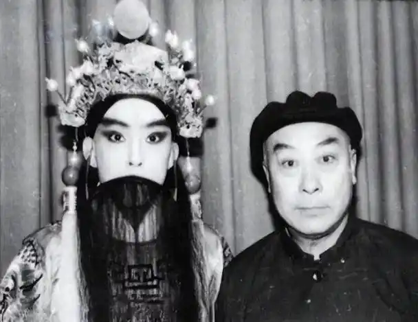 京剧名家于魁智人生坎坷不让重病父母晚年流泪