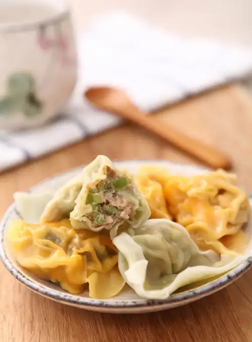 芹菜猪肉馄饨的图解做法