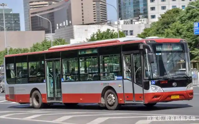 公交车是我们生活中经常接触的交通工具,由于公交车的班次很多以及