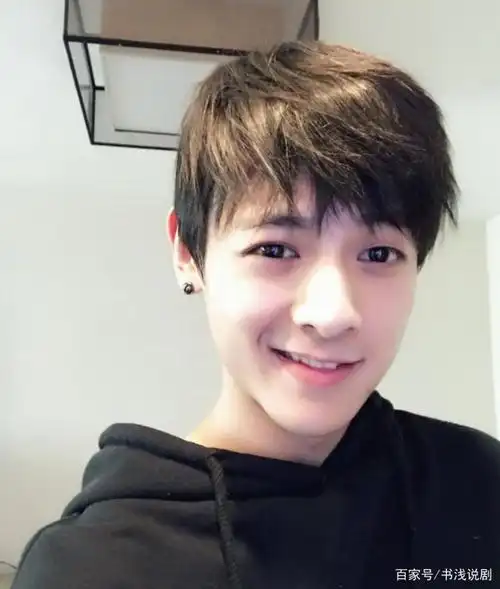 开机现场简陋,三叔亲自参与,只拍23天的《重启2》在搞啥?