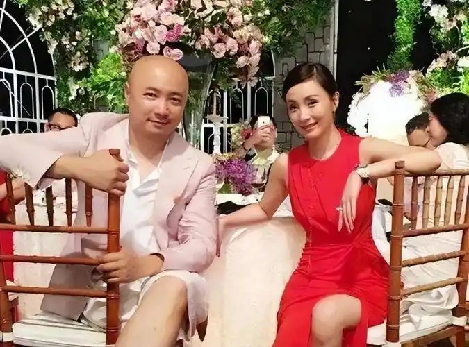 不忠都不算事儿,徐峥陶虹时尚式婚姻真离谱!_陶红_事业_独立