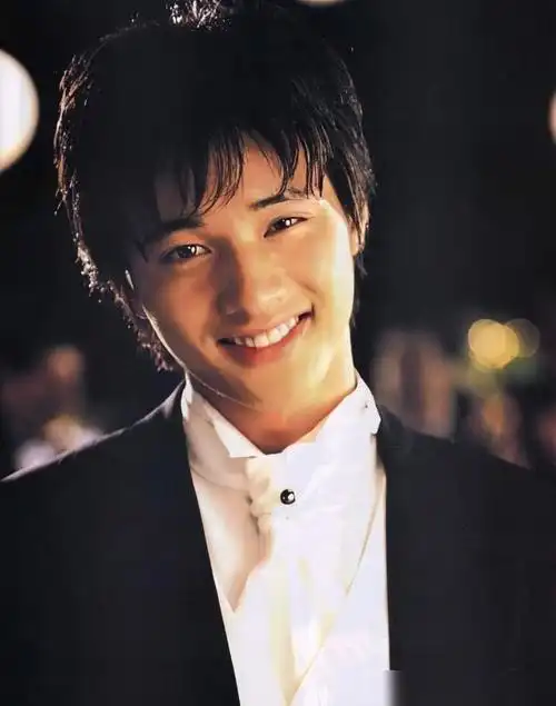 南韩能与木村拓哉相比较的美男元斌旧照公开可比蔡徐坤帅多了