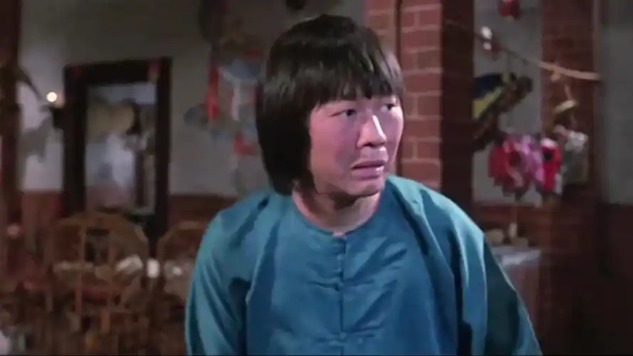 钱小豪捉弄文才,把他吓得半死,不料下秒真来僵尸了