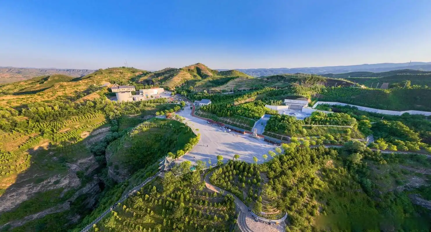 沿黄公路好风光 延川乾坤湾景区位于陕西省延安市延川县乾坤湾镇,总