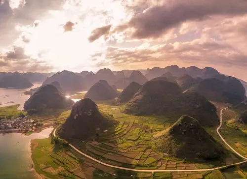 广西百色渠洋湖喀斯特地貌