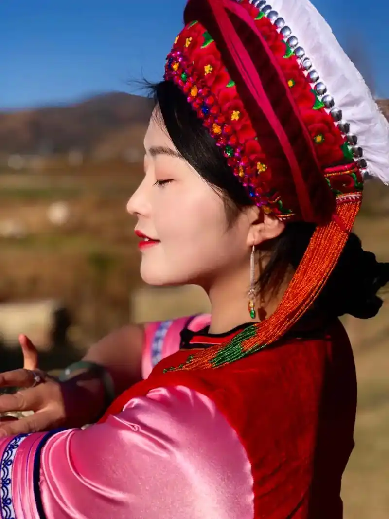 生活从来不是选择,是热爱.#少数民族的魅力 #大理白族金花 - 抖音