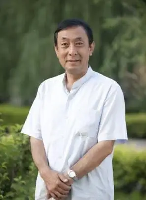 当时,李萍正忙于剧组的工作,未能与丈夫告别.