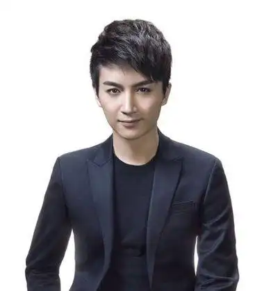 一种看着烫了不用真烫的男生发型 斜庞克发型吹出最炫男生发型