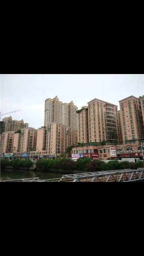 靠坪洲地铁口 海滨新村个人转租1300大单间