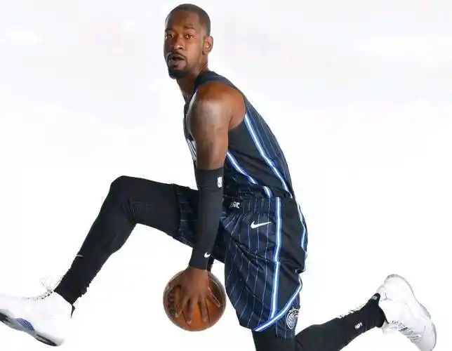 年仅32岁的首轮8号秀决定退役_特伦斯罗斯_篮球_扣篮