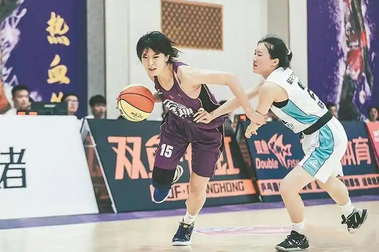 67周彤:爱打篮球的女孩都好看_球员_时候_队友