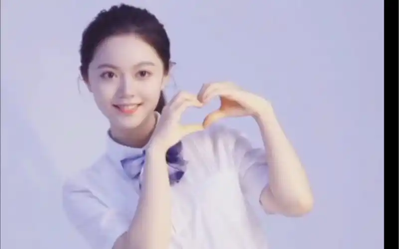 赵今麦穿jk在校园跳舞,好甜好青春!