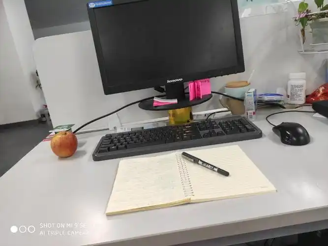 我的办公桌日常工作的办公室流水线